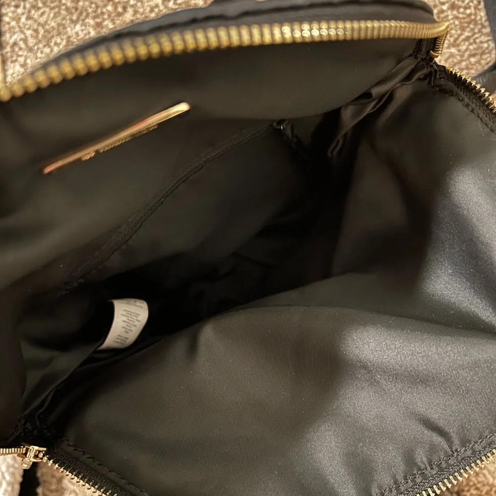 lululemon athletica Black Crossbody Bag with Gold Hardware - Picture 4 of 6